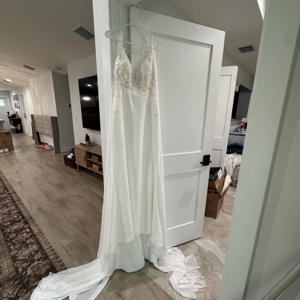 Elegant White Lace Wedding Dress